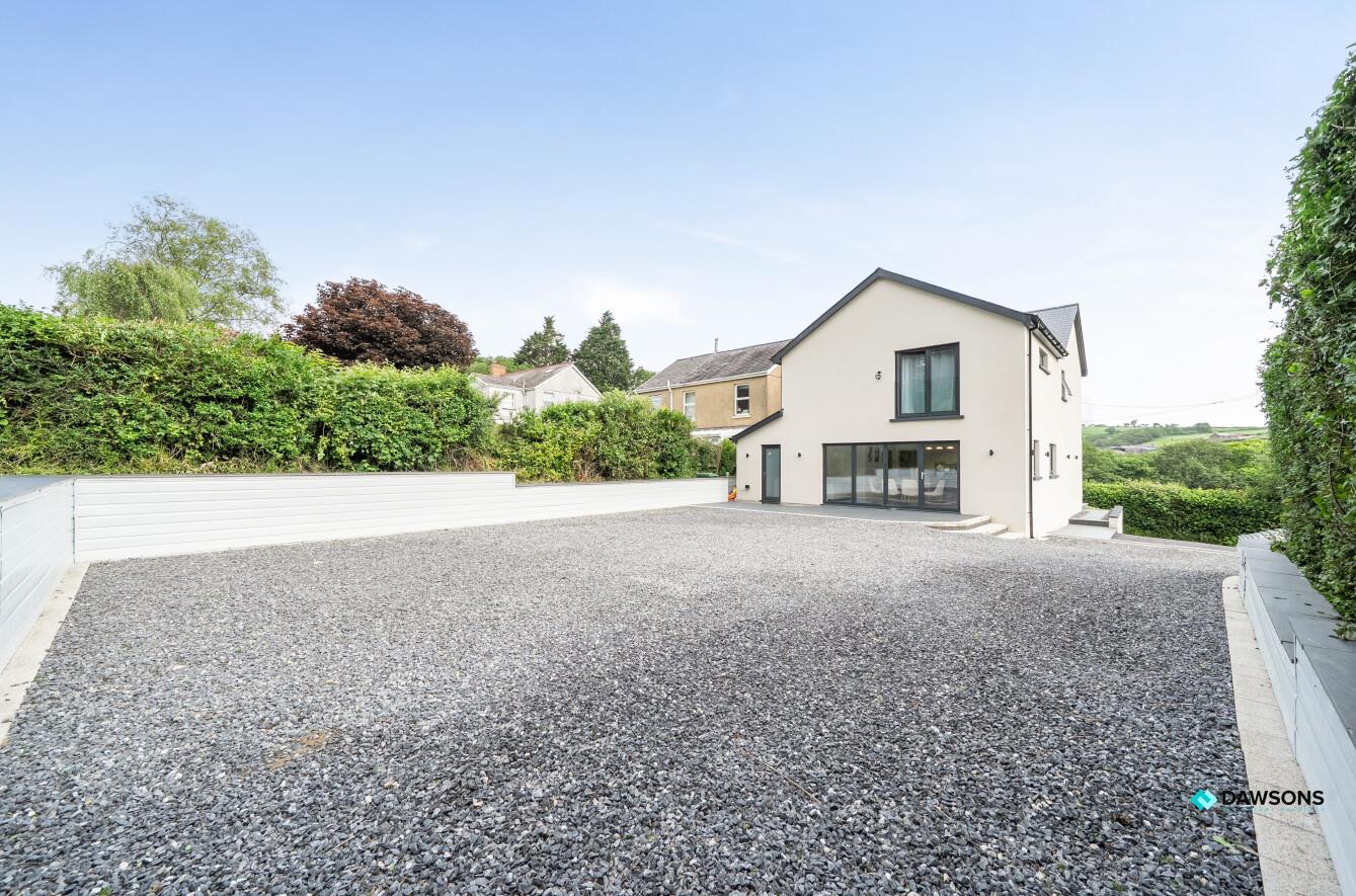 Trosserch Road, Llangennech, Llanelli, SA14 8AX